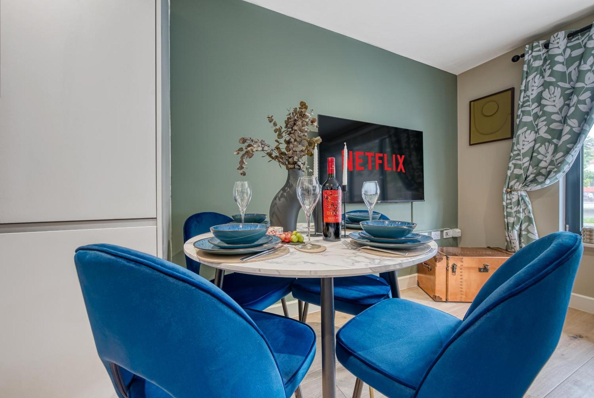 1 Bedroom Ocean Village Luxurious, Stylish & Cosy Apartment, Central Location In Southampton, Sleeps 4 - Summer Special Offer! - By Blue Puffin Stays מראה חיצוני תמונה