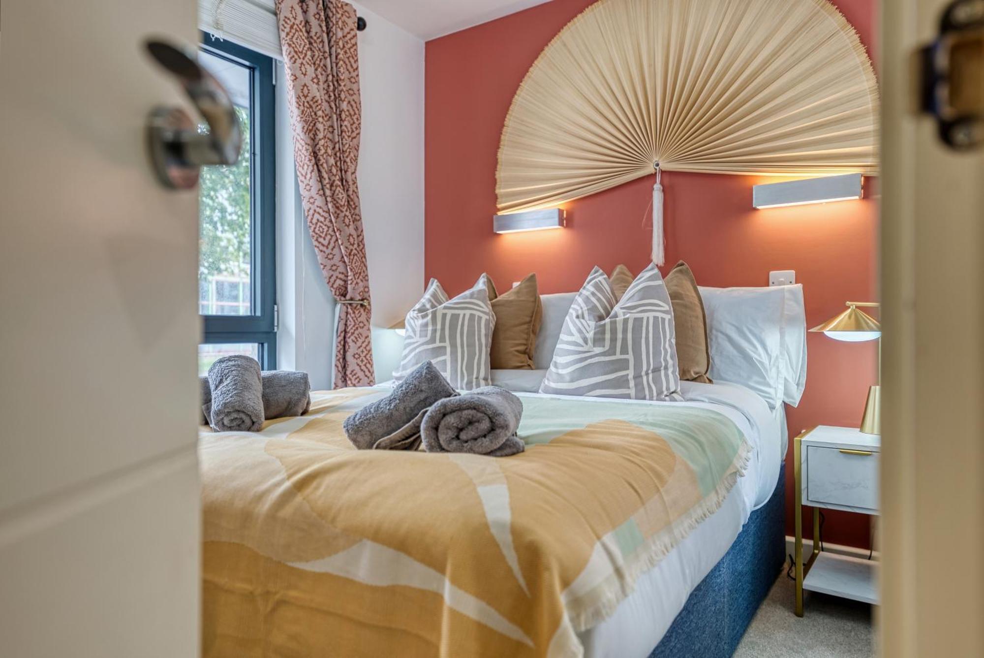 1 Bedroom Ocean Village Luxurious, Stylish & Cosy Apartment, Central Location In Southampton, Sleeps 4 - Summer Special Offer! - By Blue Puffin Stays מראה חיצוני תמונה