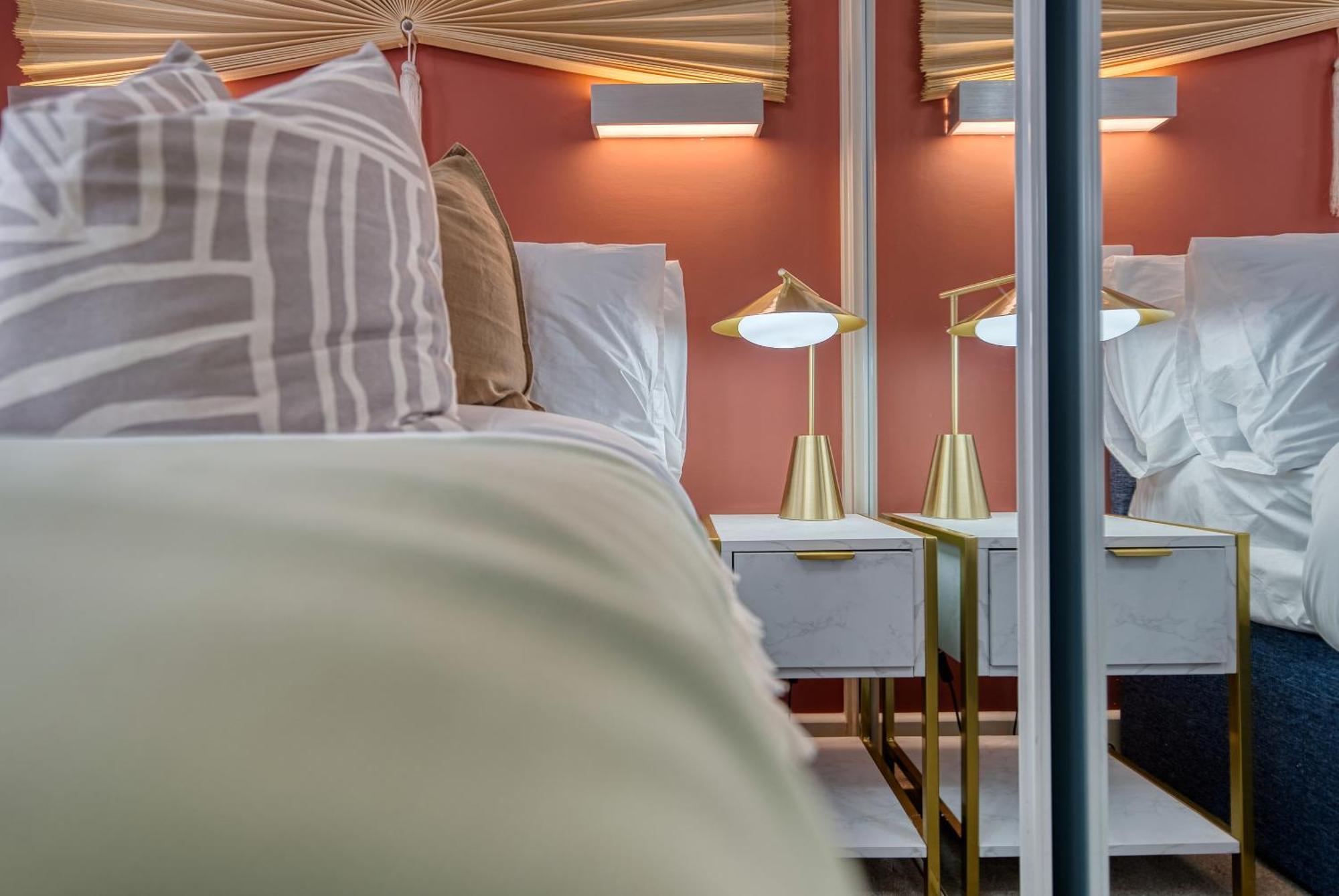 1 Bedroom Ocean Village Luxurious, Stylish & Cosy Apartment, Central Location In Southampton, Sleeps 4 - Summer Special Offer! - By Blue Puffin Stays מראה חיצוני תמונה